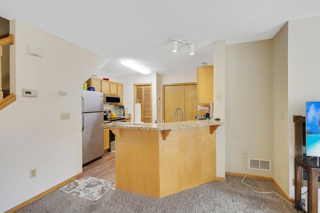2270 Ranchview Lane N 39, Plymouth, MN 55447