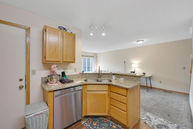 2270 Ranchview Lane N 39, Plymouth, MN 55447
