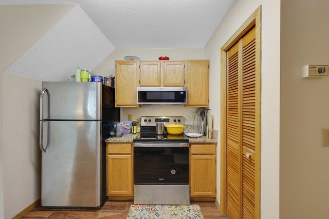 2270 Ranchview Lane N 39, Plymouth, MN 55447