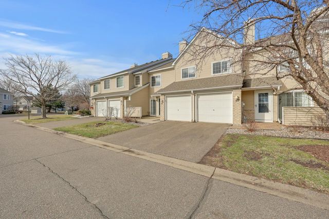 2270 Ranchview Lane N 39, Plymouth, MN 55447