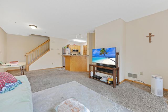 2270 Ranchview Lane N 39, Plymouth, MN 55447