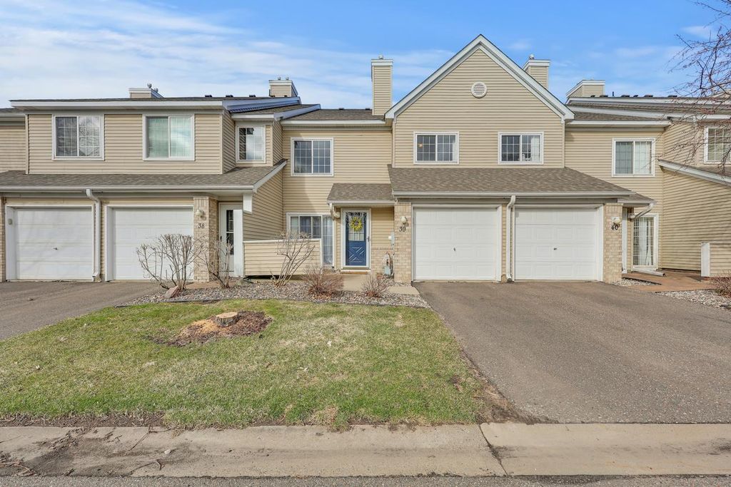2270 Ranchview Lane N 39, Plymouth, MN 55447