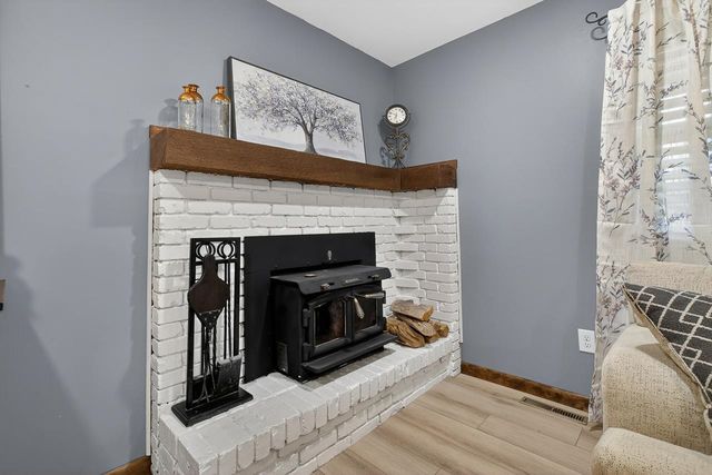 1155 N Oliver Rd, Belle Plaine, KS 67013