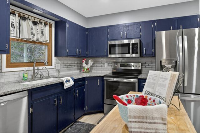 1155 N Oliver Rd, Belle Plaine, KS 67013