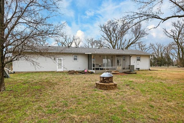 1155 N Oliver Rd, Belle Plaine, KS 67013