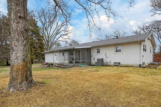 1155 N Oliver Rd, Belle Plaine, KS 67013