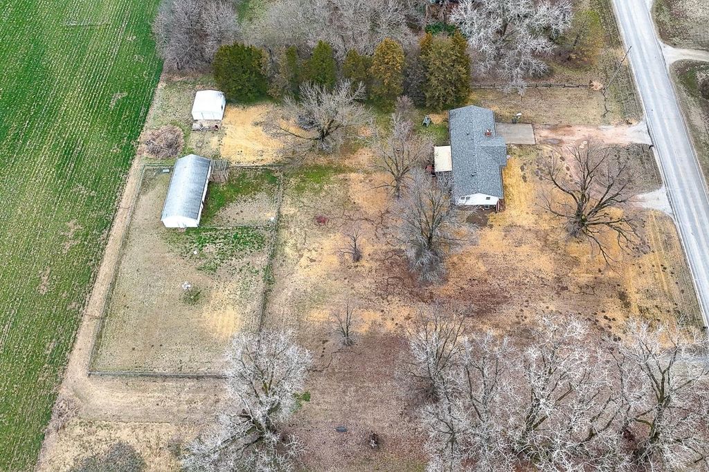 1155 N Oliver Rd, Belle Plaine, KS 67013