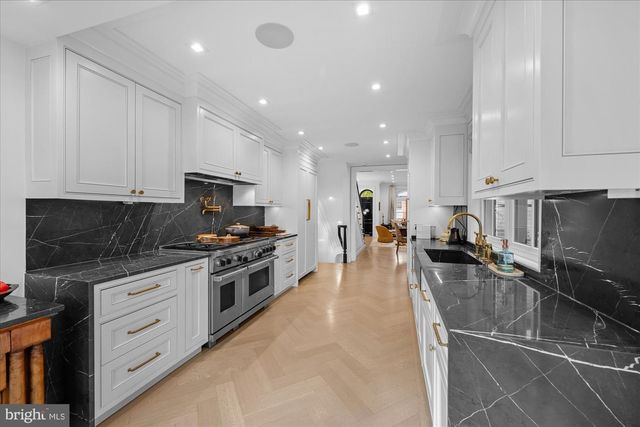 1524 SWANN ST NW, Washington, DC 20009