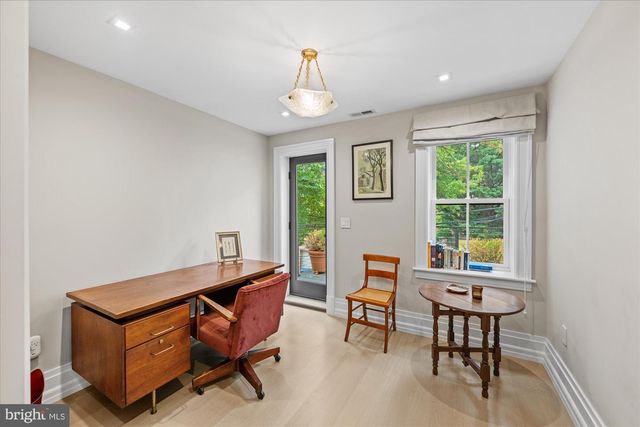 1524 SWANN ST NW, Washington, DC 20009