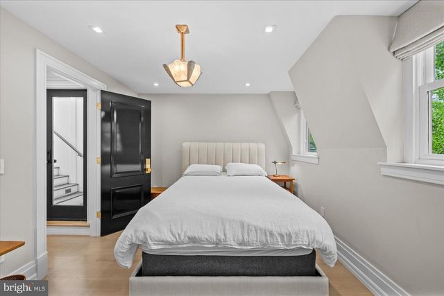 1524 SWANN ST NW, Washington, DC 20009