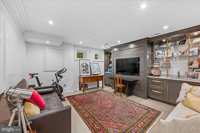 1524 SWANN ST NW, Washington, DC 20009