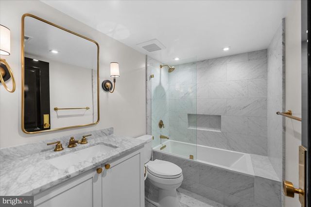 1524 SWANN ST NW, Washington, DC 20009