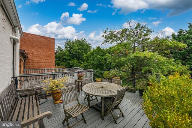 1524 SWANN ST NW, Washington, DC 20009