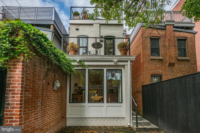 1524 SWANN ST NW, Washington, DC 20009