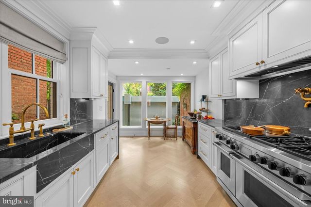 1524 SWANN ST NW, Washington, DC 20009