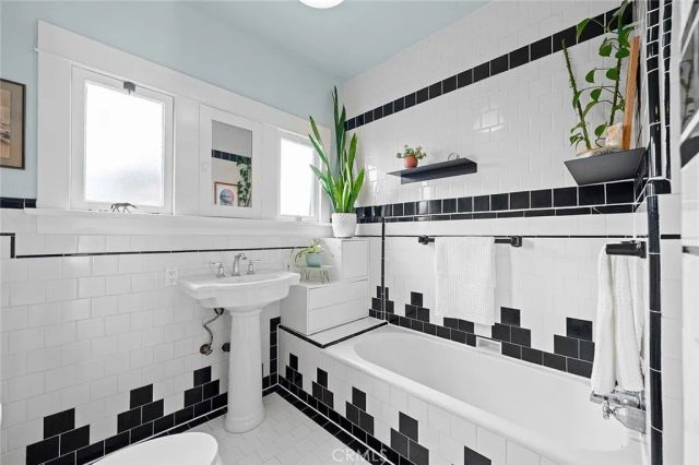 337 Temple Ave, Long Beach, CA 90814