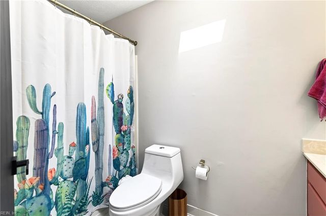 206 Admiral CT, Hampton, VA 23669