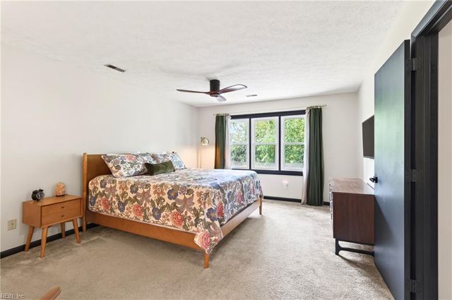 206 Admiral CT, Hampton, VA 23669
