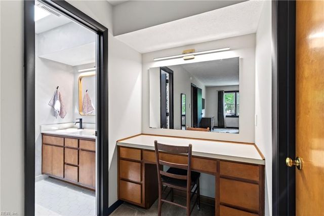 206 Admiral CT, Hampton, VA 23669