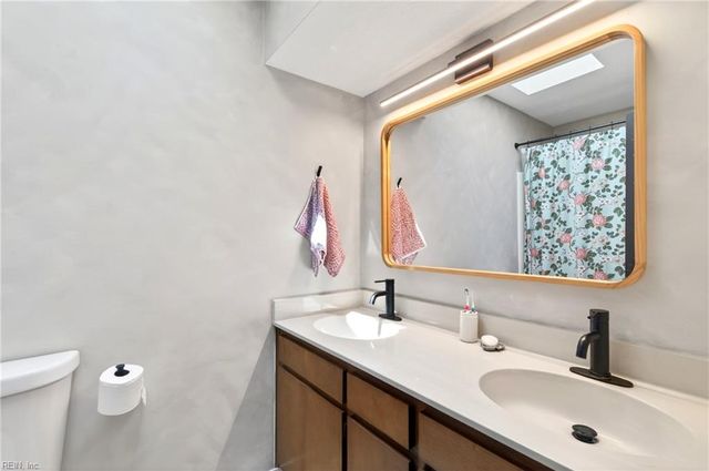 206 Admiral CT, Hampton, VA 23669