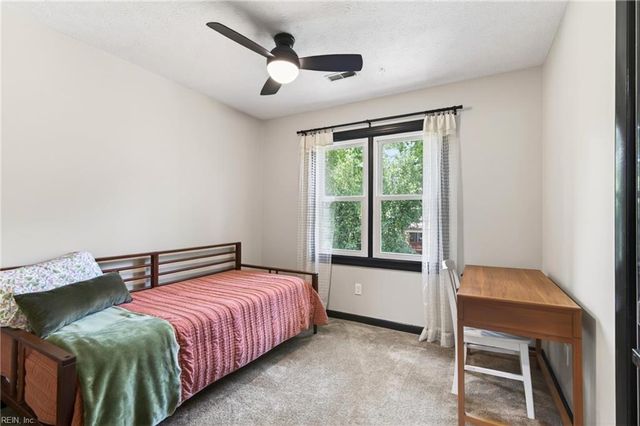 206 Admiral CT, Hampton, VA 23669