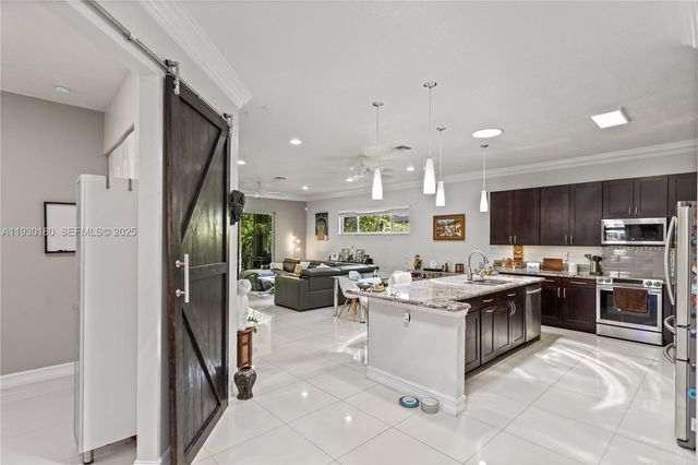 228 SW 4th St, Dania Beach, FL 33004