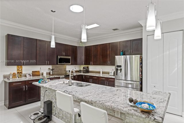 228 SW 4th St, Dania Beach, FL 33004