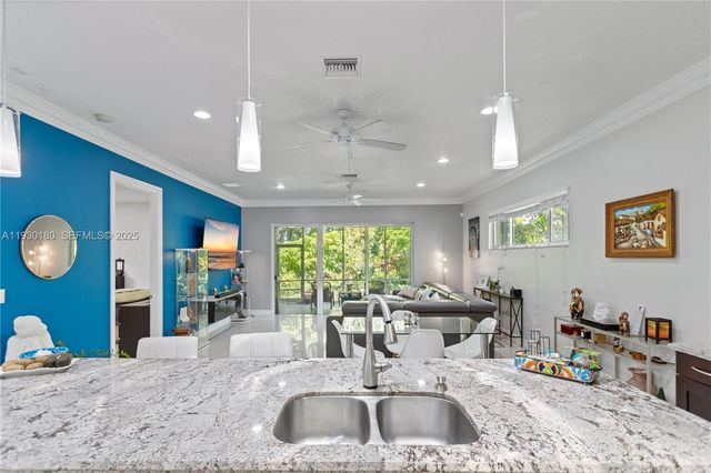 228 SW 4th St, Dania Beach, FL 33004