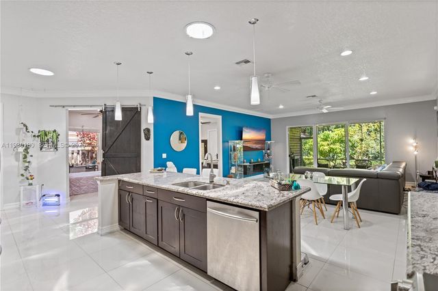 228 SW 4th St, Dania Beach, FL 33004