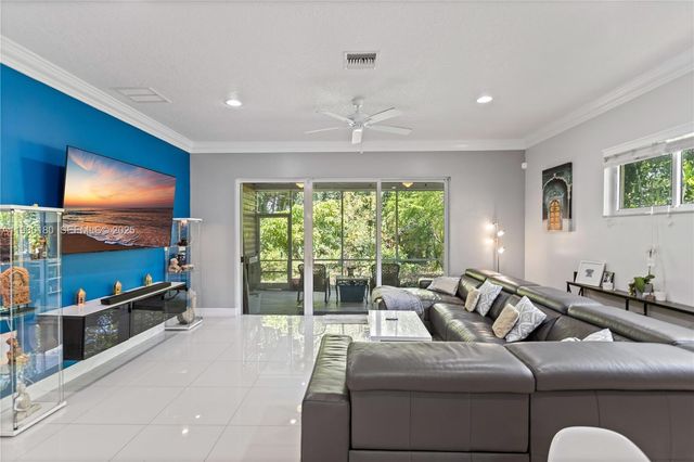 228 SW 4th St, Dania Beach, FL 33004