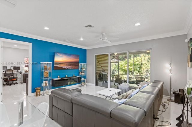 228 SW 4th St, Dania Beach, FL 33004