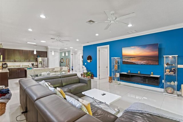 228 SW 4th St, Dania Beach, FL 33004