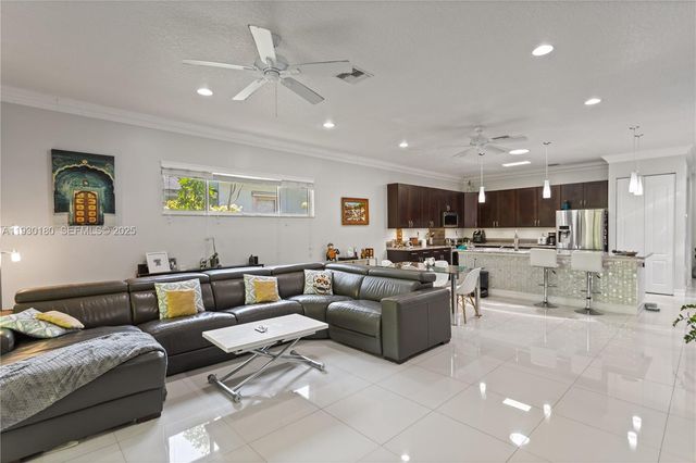 228 SW 4th St, Dania Beach, FL 33004