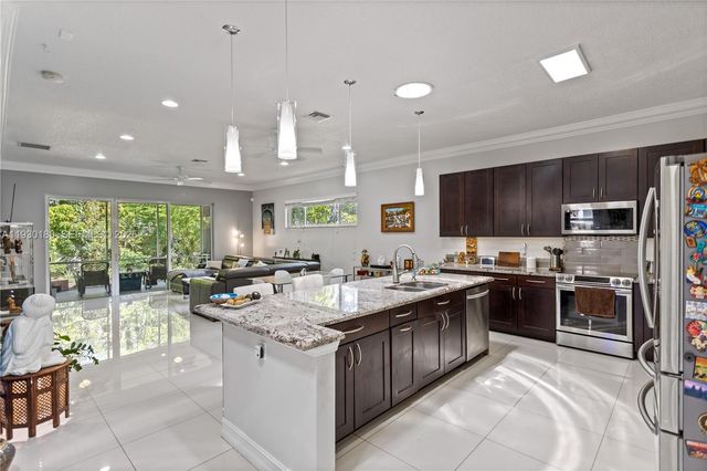 228 SW 4th St, Dania Beach, FL 33004