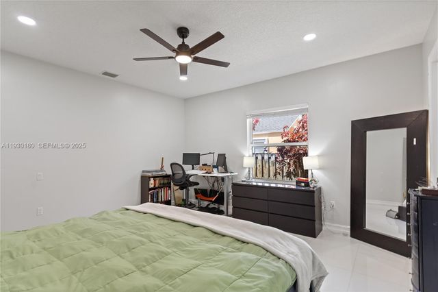 228 SW 4th St, Dania Beach, FL 33004