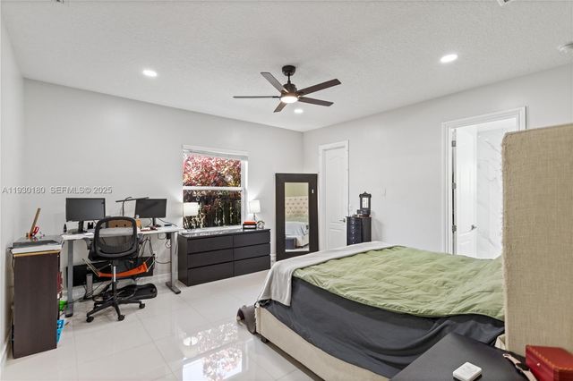 228 SW 4th St, Dania Beach, FL 33004