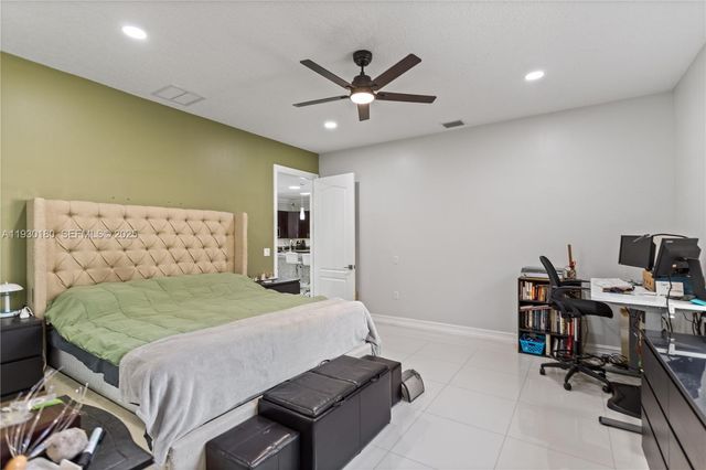 228 SW 4th St, Dania Beach, FL 33004