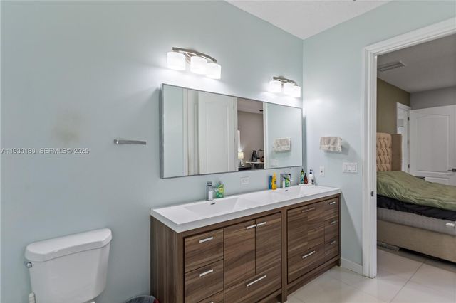 228 SW 4th St, Dania Beach, FL 33004