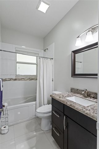 228 SW 4th St, Dania Beach, FL 33004