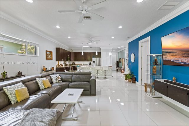 228 SW 4th St, Dania Beach, FL 33004