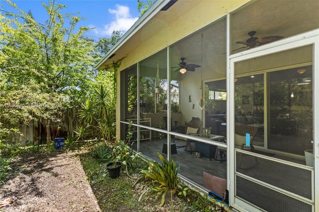 228 SW 4th St, Dania Beach, FL 33004