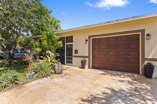 228 SW 4th St, Dania Beach, FL 33004
