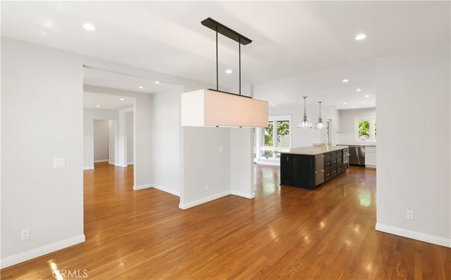 933 W Riviera Dr., Santa Ana, CA 92705