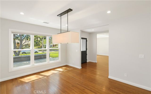 933 W Riviera Dr., Santa Ana, CA 92705