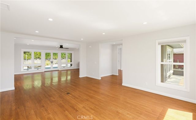 933 W Riviera Dr., Santa Ana, CA 92705