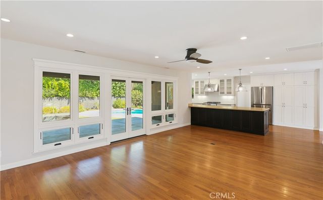 933 W Riviera Dr., Santa Ana, CA 92705