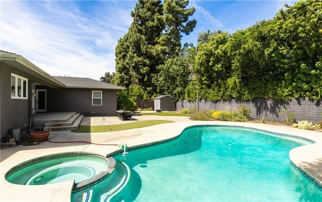 933 W Riviera Dr., Santa Ana, CA 92705