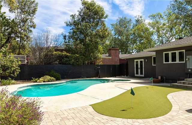 933 W Riviera Dr., Santa Ana, CA 92705