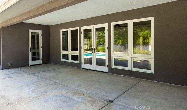 933 W Riviera Dr., Santa Ana, CA 92705