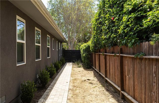 933 W Riviera Dr., Santa Ana, CA 92705